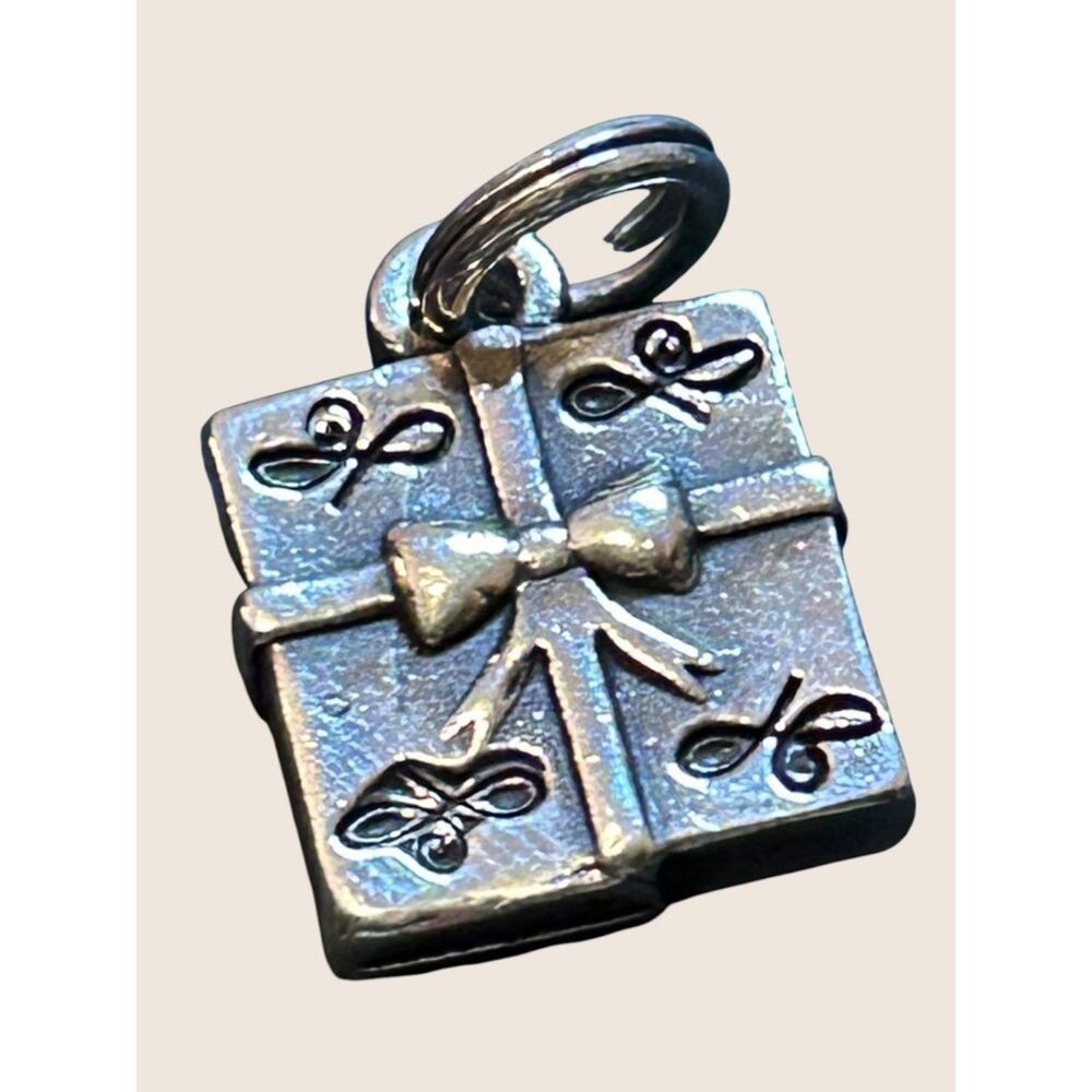 ✨ VTG SUNDANCER SJC STERLING SILVER PRESENT GIFT BOX CHRISTMAS HOLLIDAY CHARM